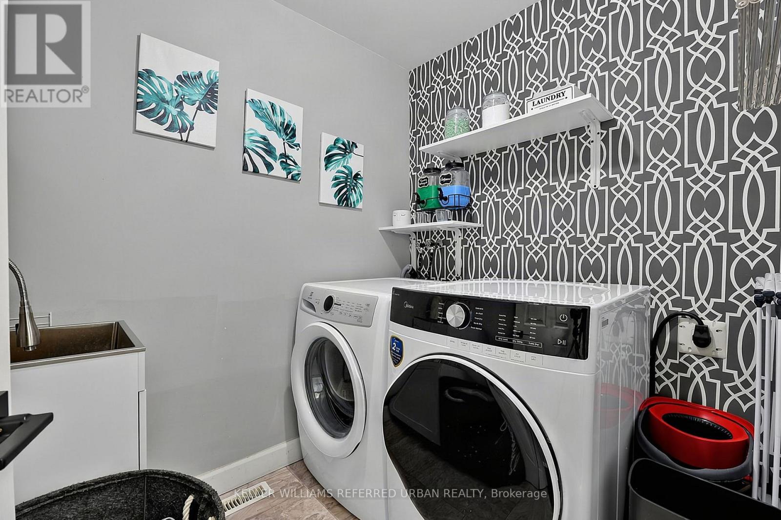 #23 430 MAPLEVIEW DRIVE E - 29