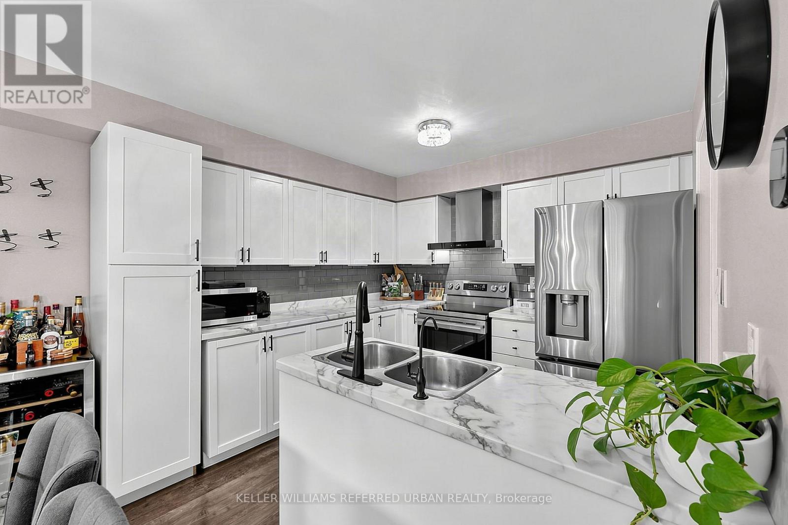 #23 430 MAPLEVIEW DRIVE E - 7