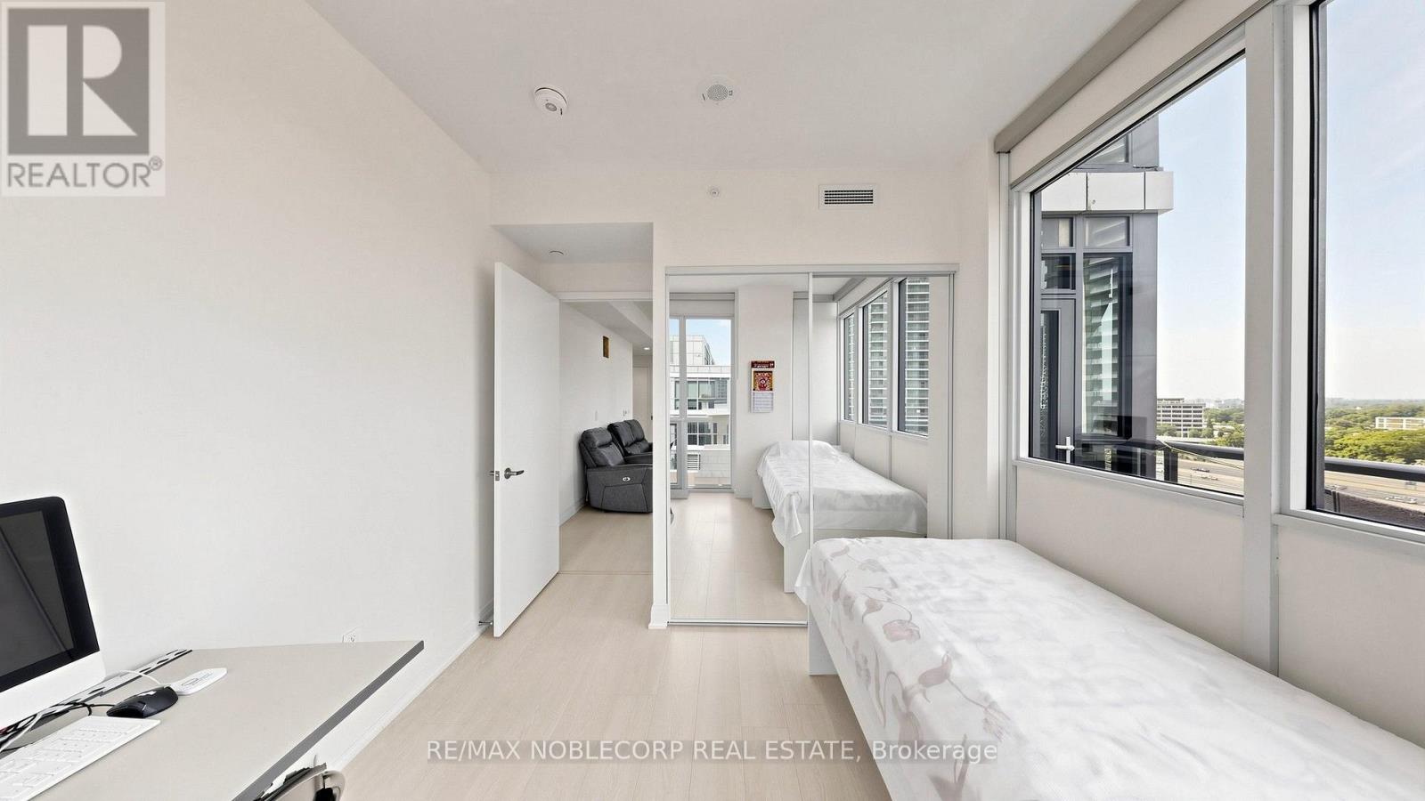 #1005 10 GIBBS ROAD - 27