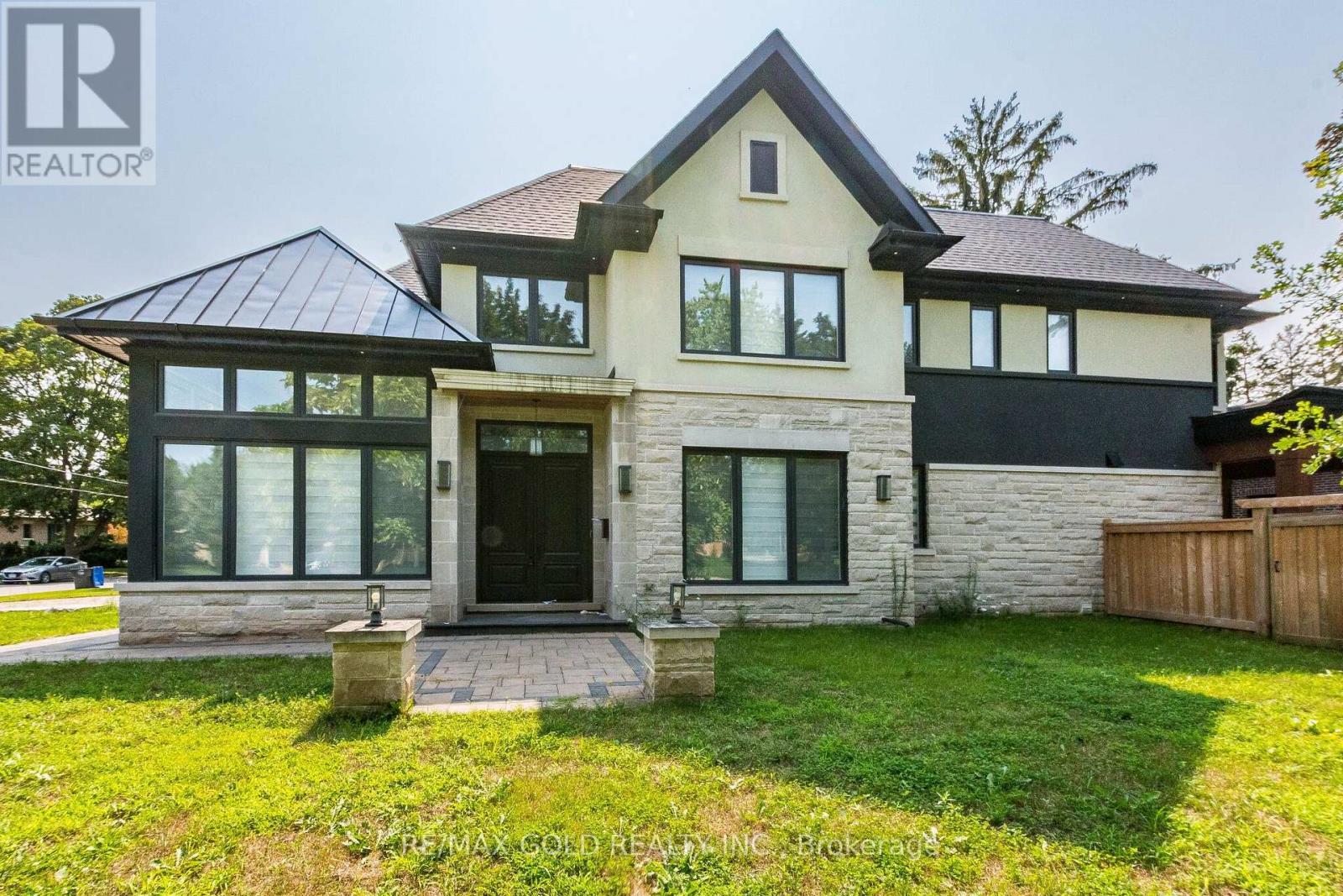 Photo of 550 Vanessa Crescent