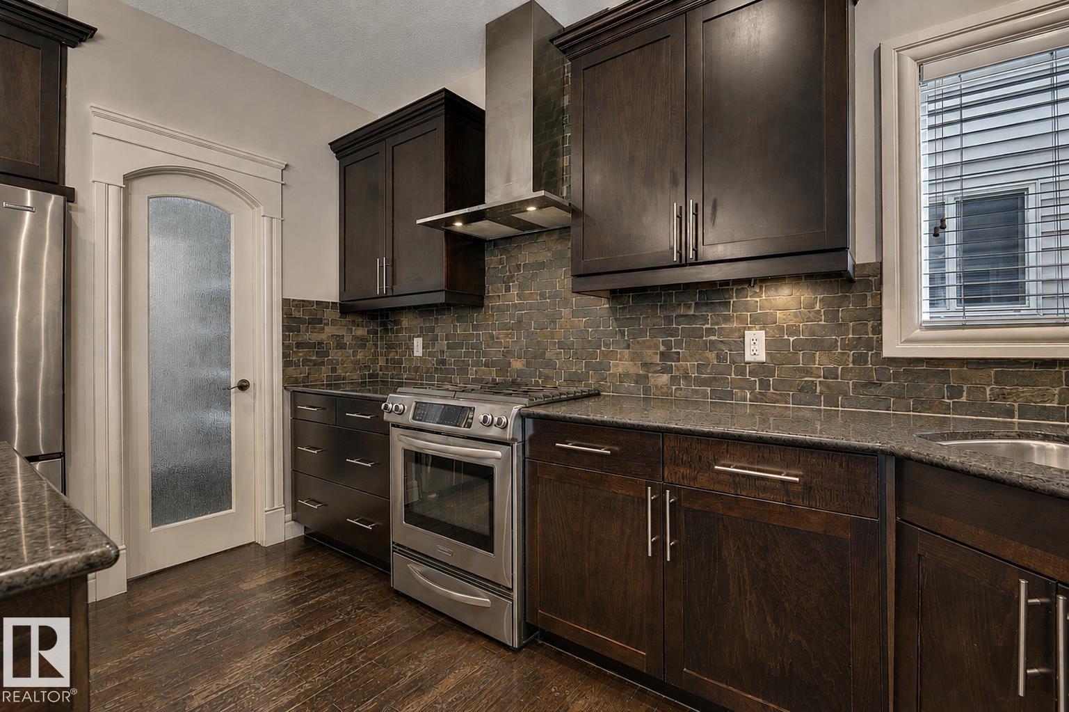 1047 ARMITAGE Crescent SW - Photo 14