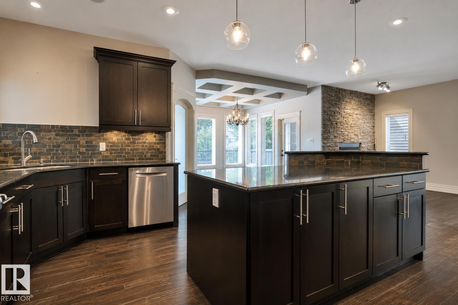 1047 ARMITAGE Crescent SW - Photo 16