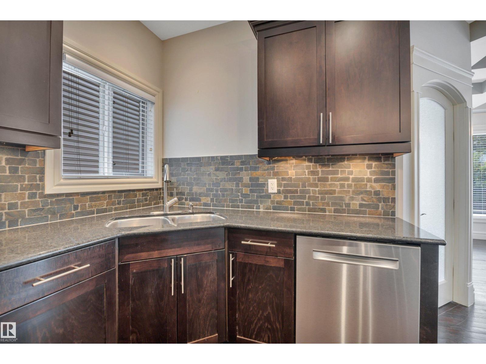 1047 ARMITAGE Crescent SW - Photo 17