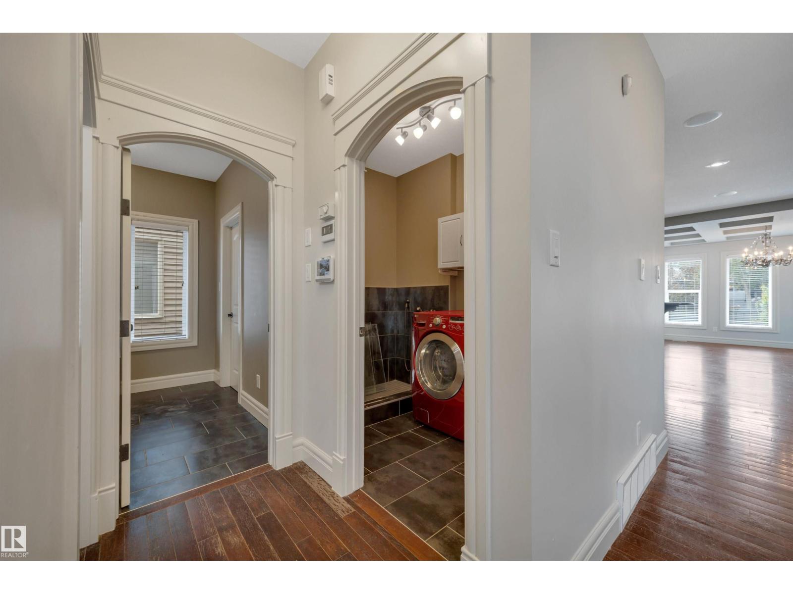 1047 ARMITAGE CR SW - 24