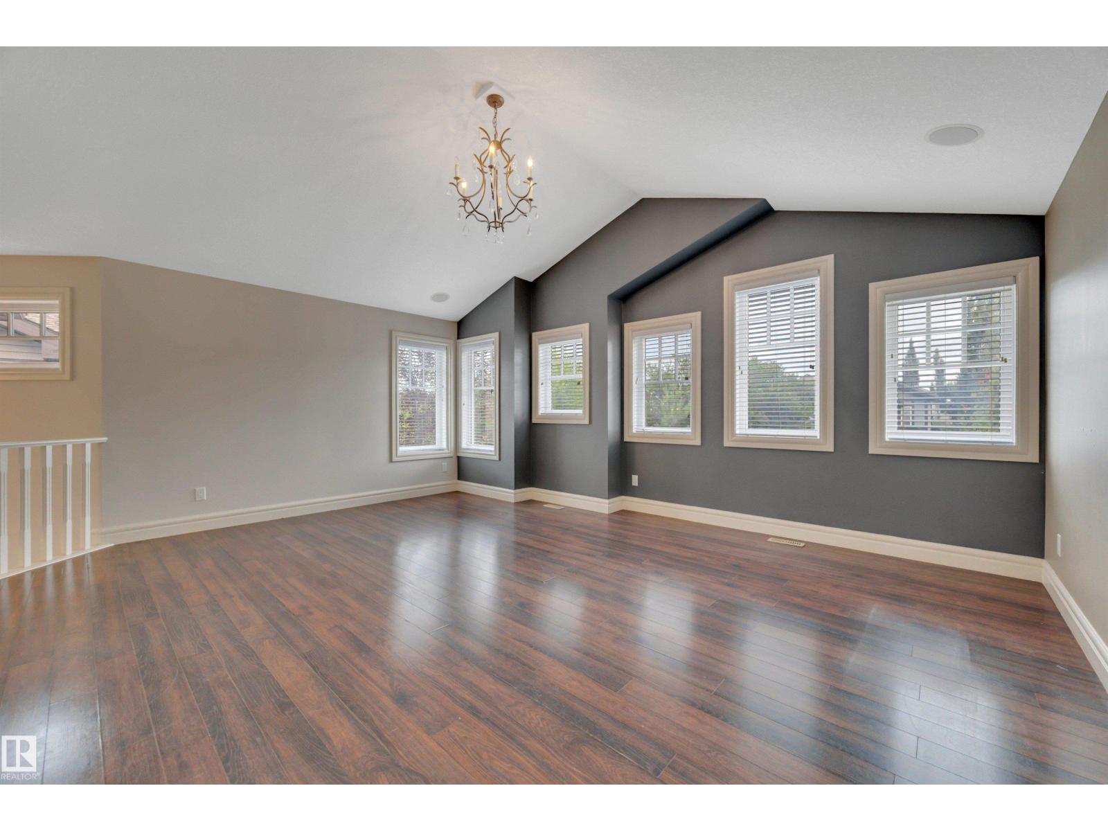 1047 ARMITAGE CR SW - 32
