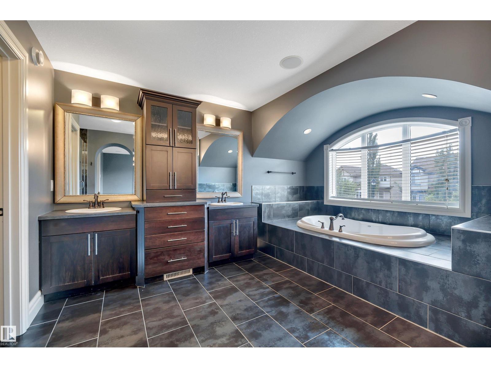 1047 ARMITAGE Crescent SW - Photo 40