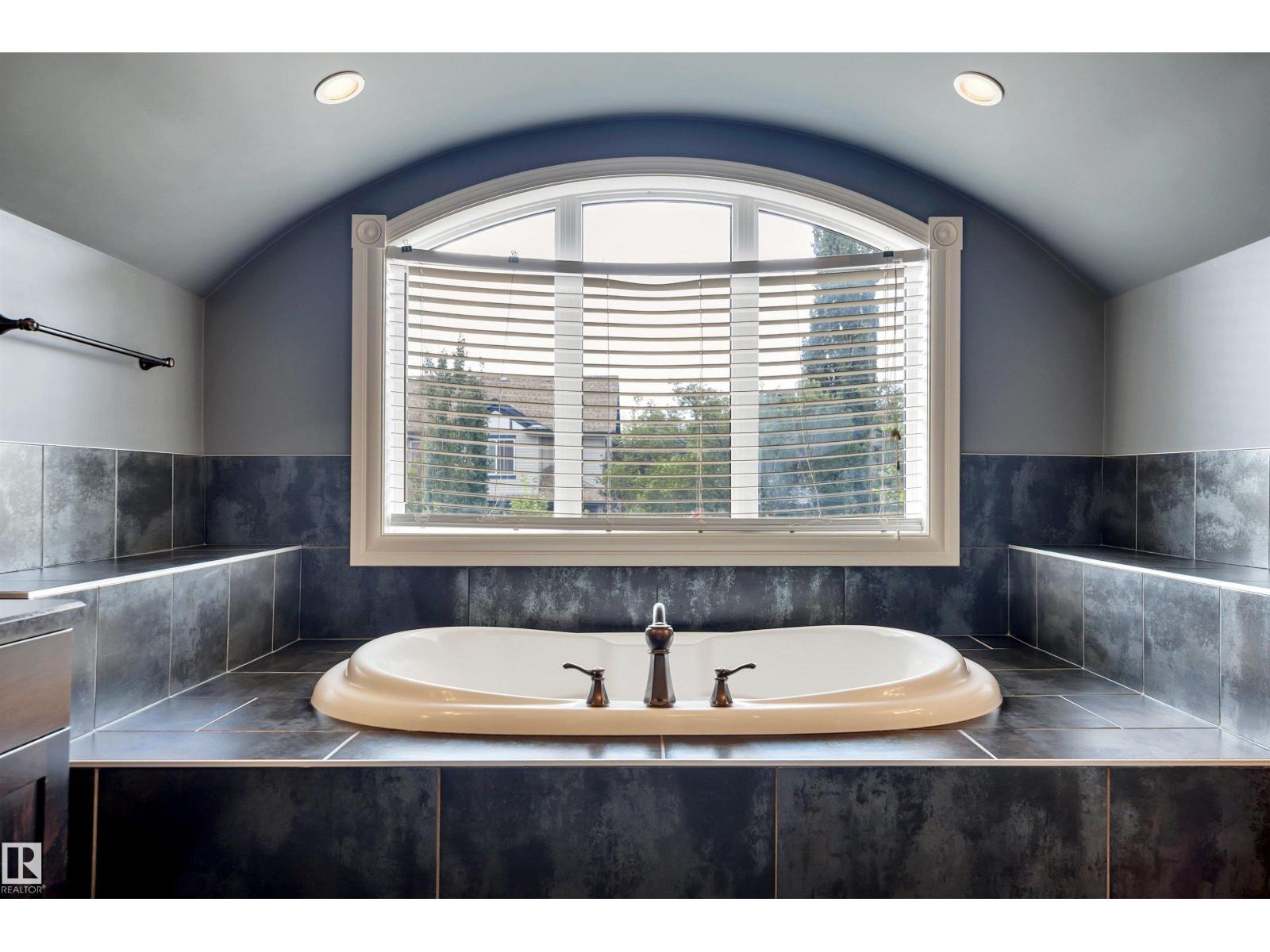 1047 ARMITAGE Crescent SW - Photo 41