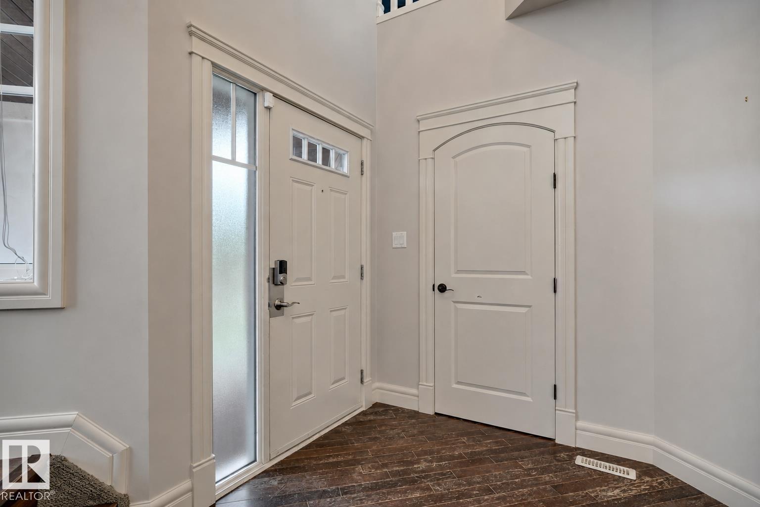 1047 ARMITAGE Crescent SW - Photo 5