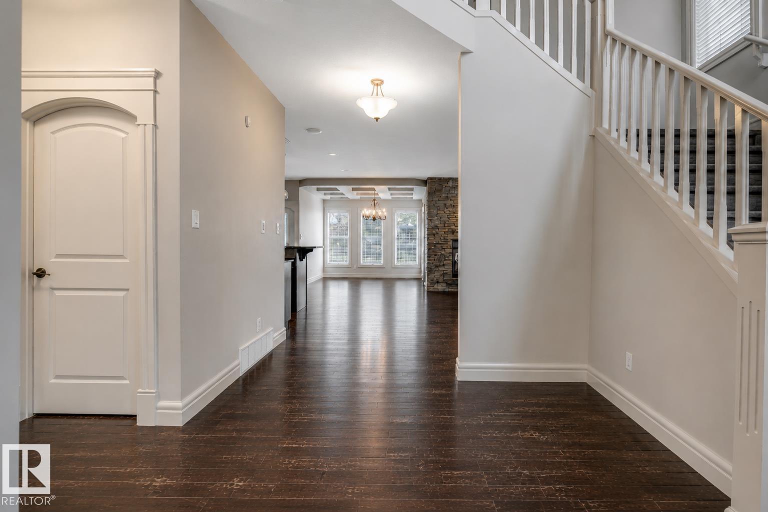 1047 ARMITAGE CR SW - 6
