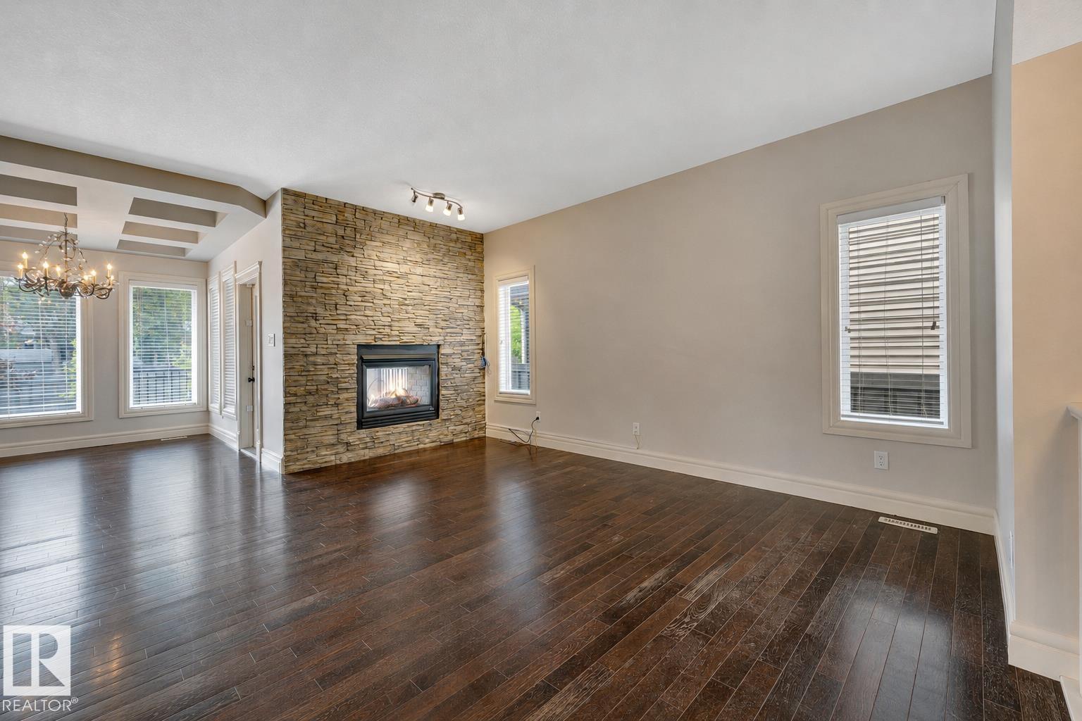 1047 ARMITAGE Crescent SW - Photo 7