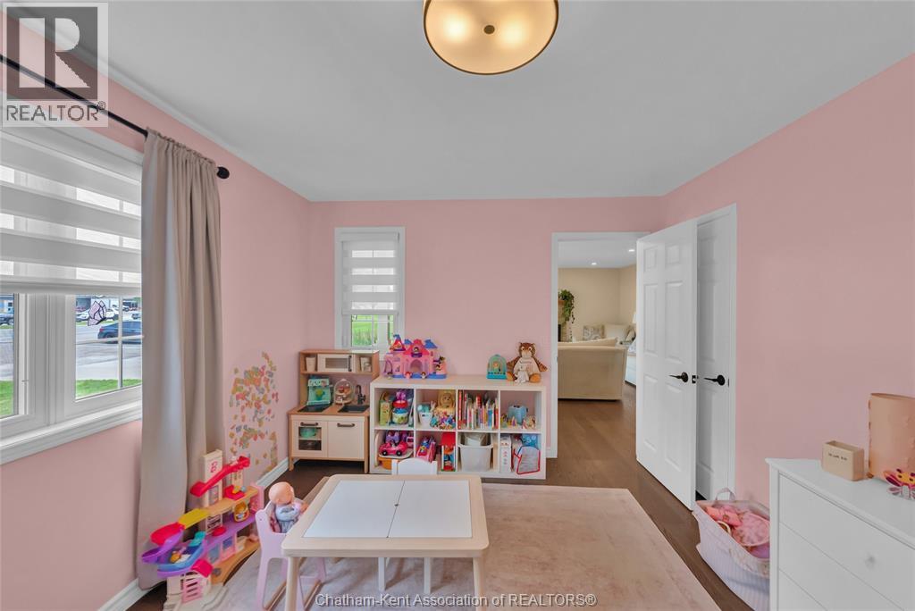 2027 Dufferin AVENUE - 19