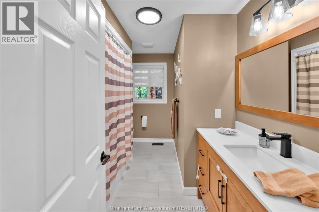 2027 Dufferin AVENUE - Image 30