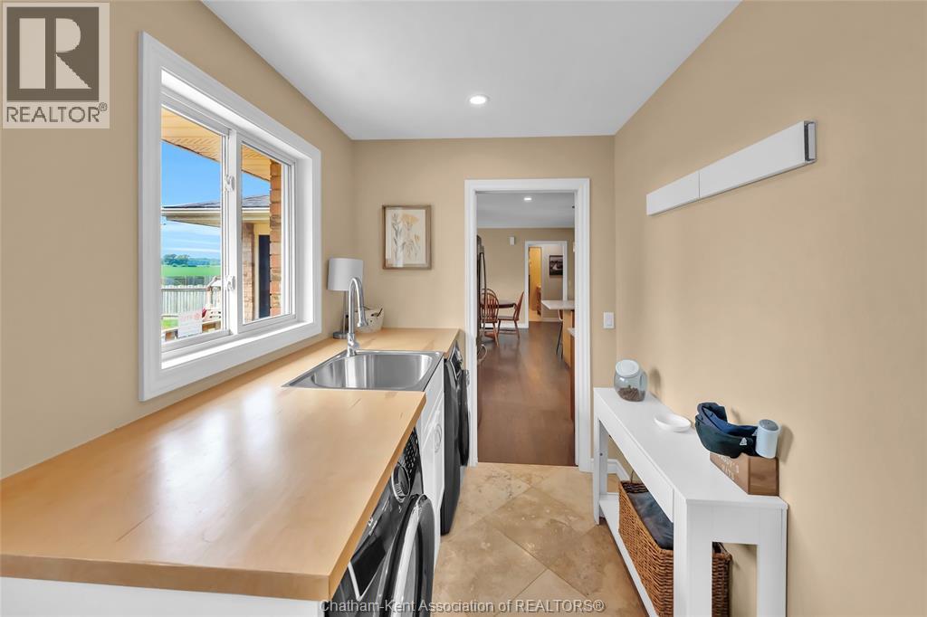 2027 Dufferin AVENUE - 31