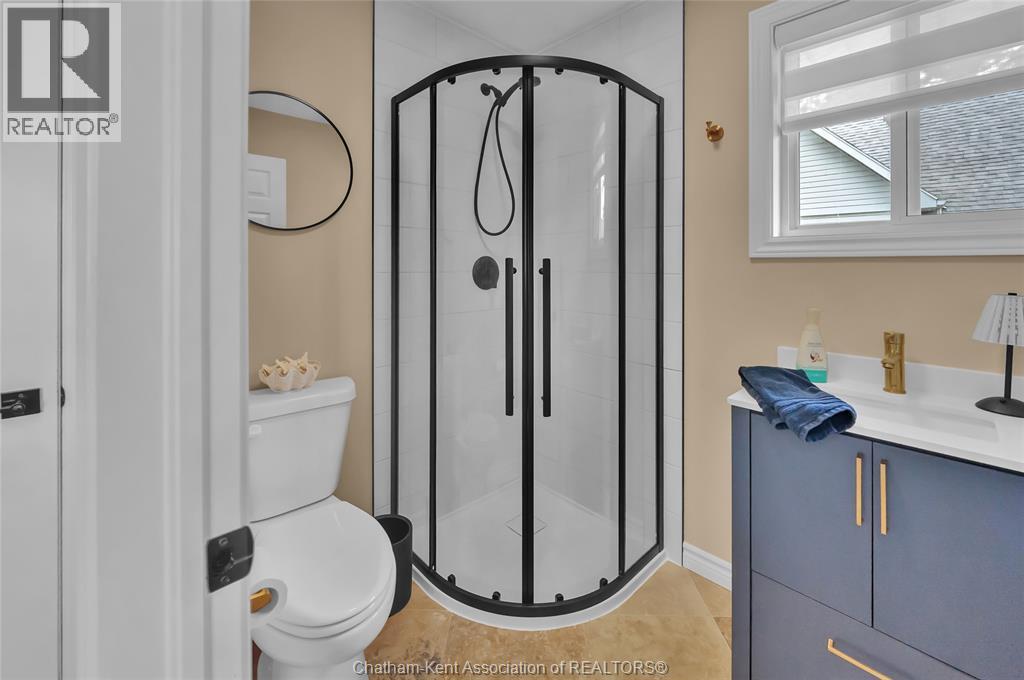 2027 Dufferin AVENUE - Image 33