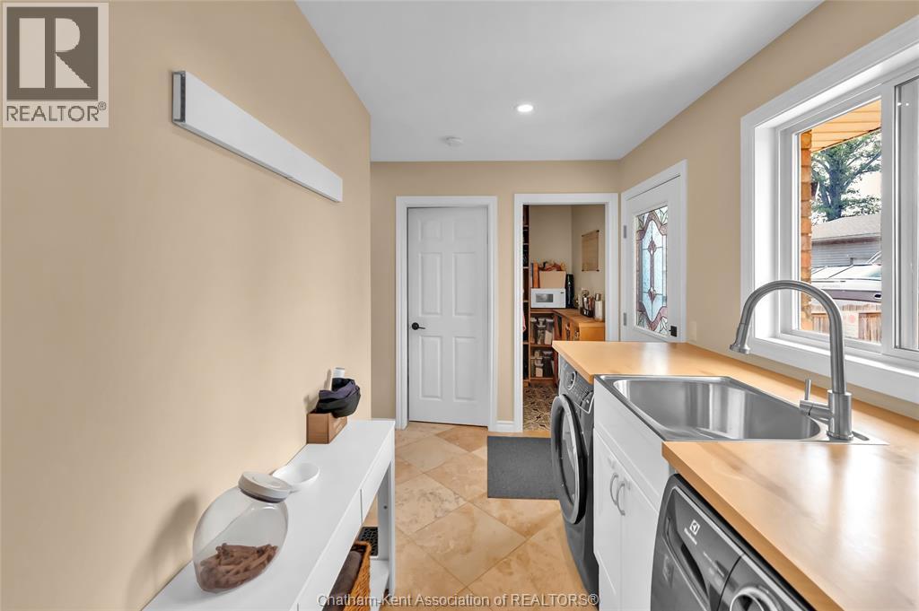2027 Dufferin AVENUE - Image 34