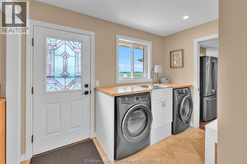 2027 Dufferin AVENUE - Image 35