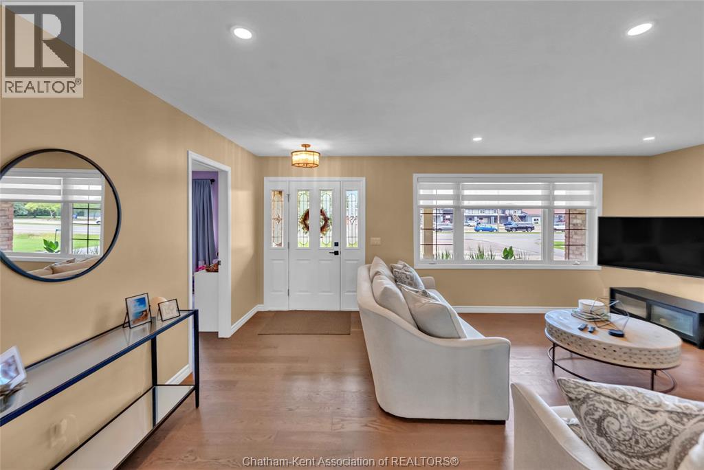 2027 Dufferin AVENUE - Image 4
