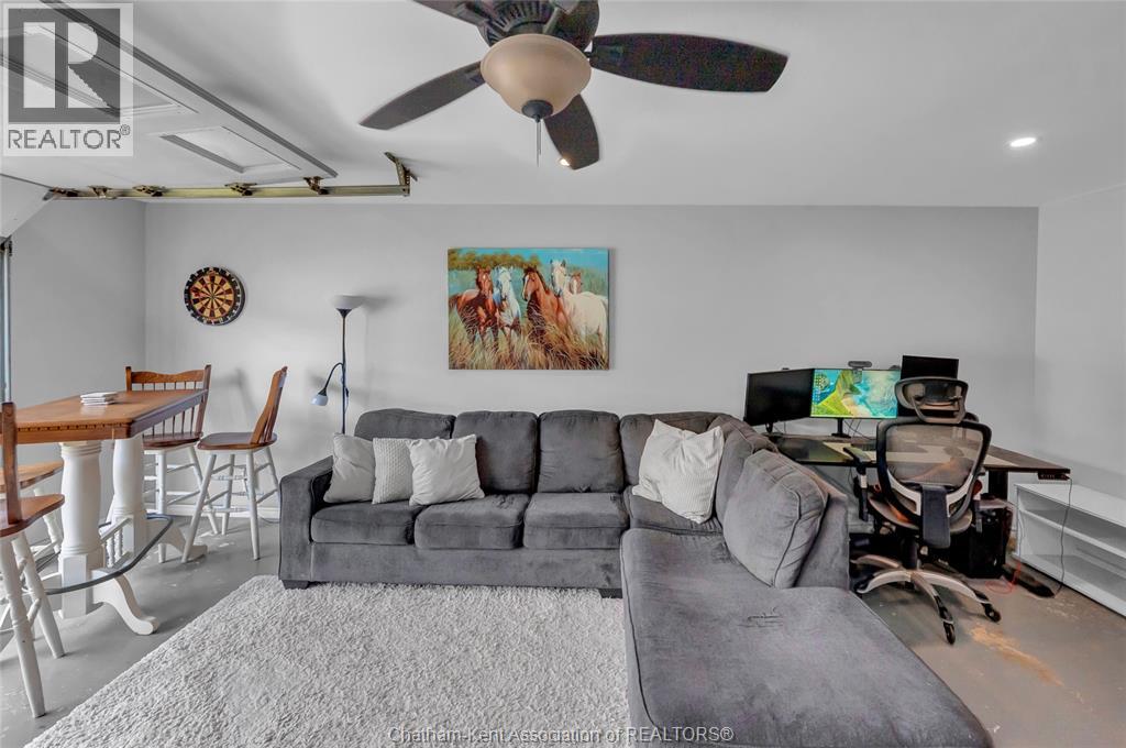 2027 Dufferin AVENUE - 40