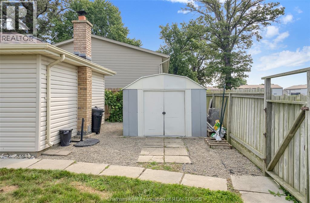 2027 Dufferin AVENUE - 44