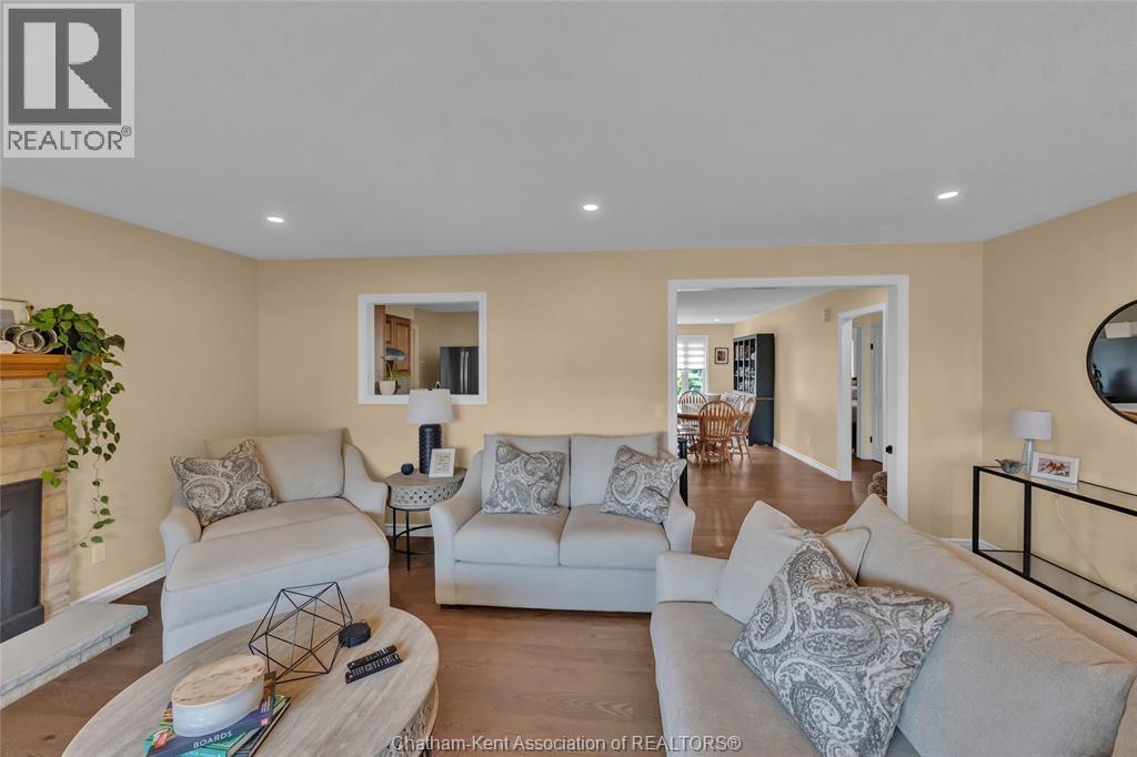 2027 Dufferin AVENUE - Image 8