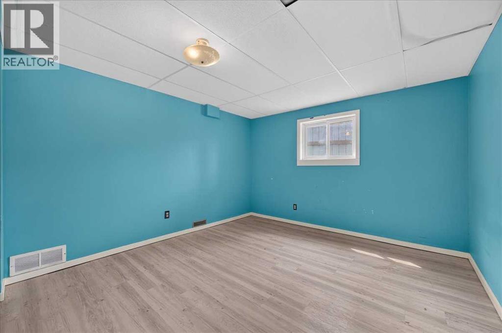 714 9 Avenue Southeast - Photo 33