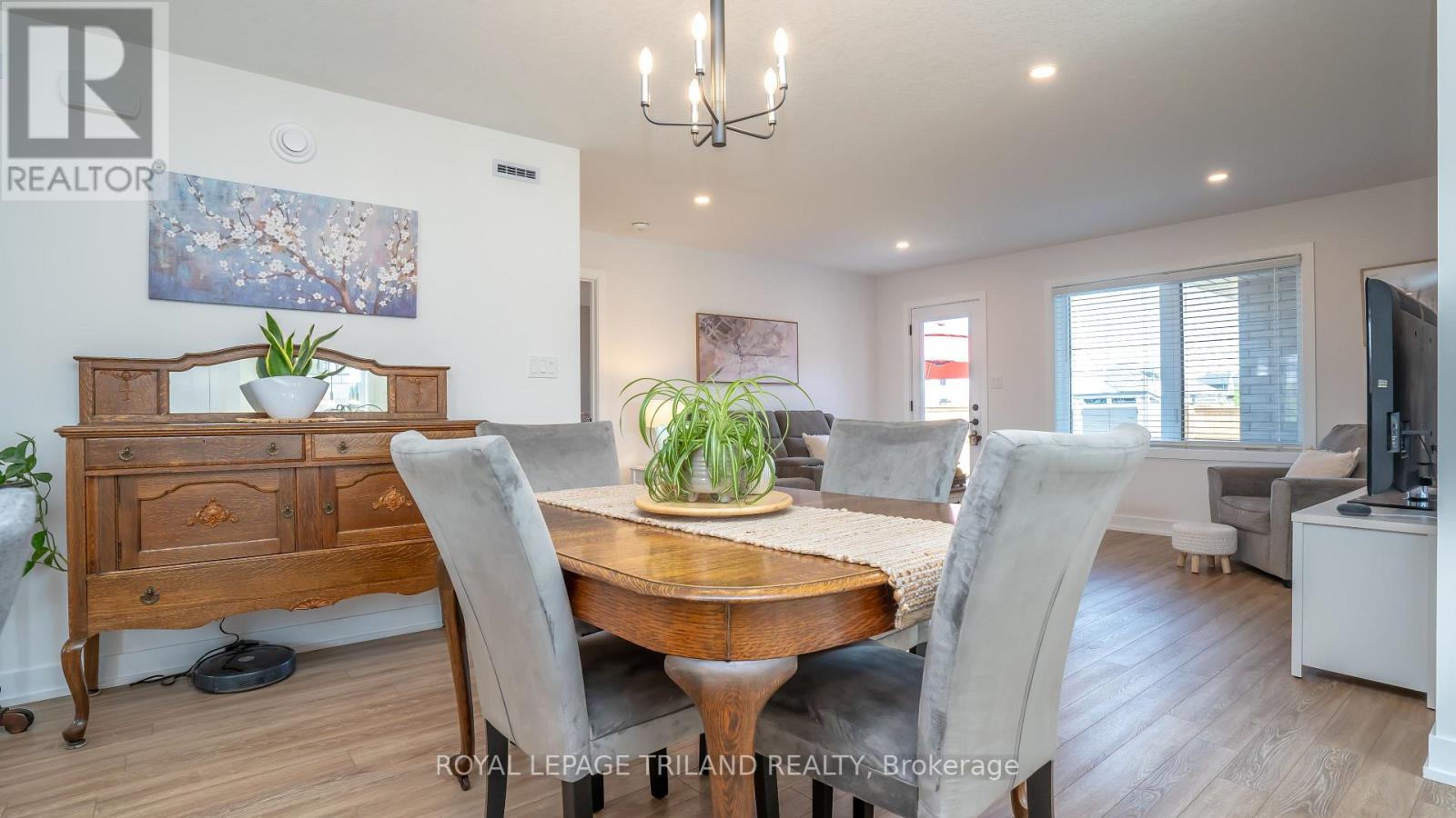 138 RENAISSANCE DRIVE - Image 11