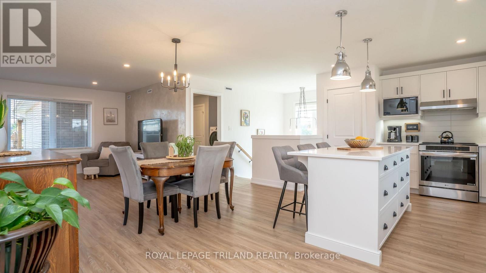 138 RENAISSANCE DRIVE - Image 10