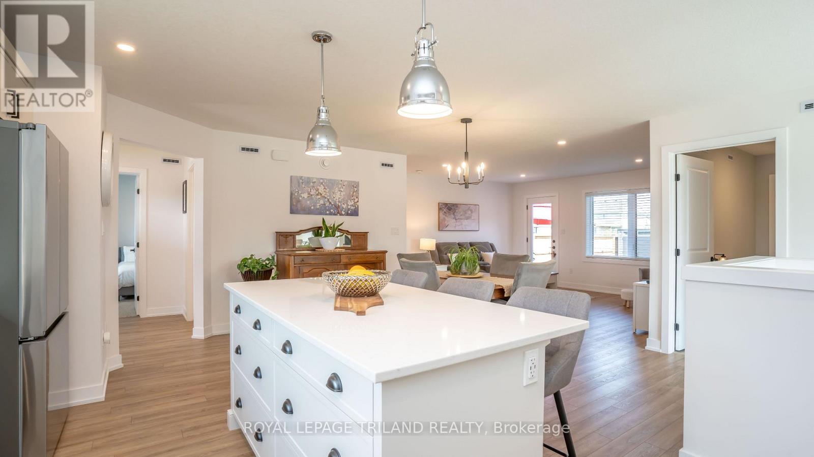 138 RENAISSANCE DRIVE - Image 19