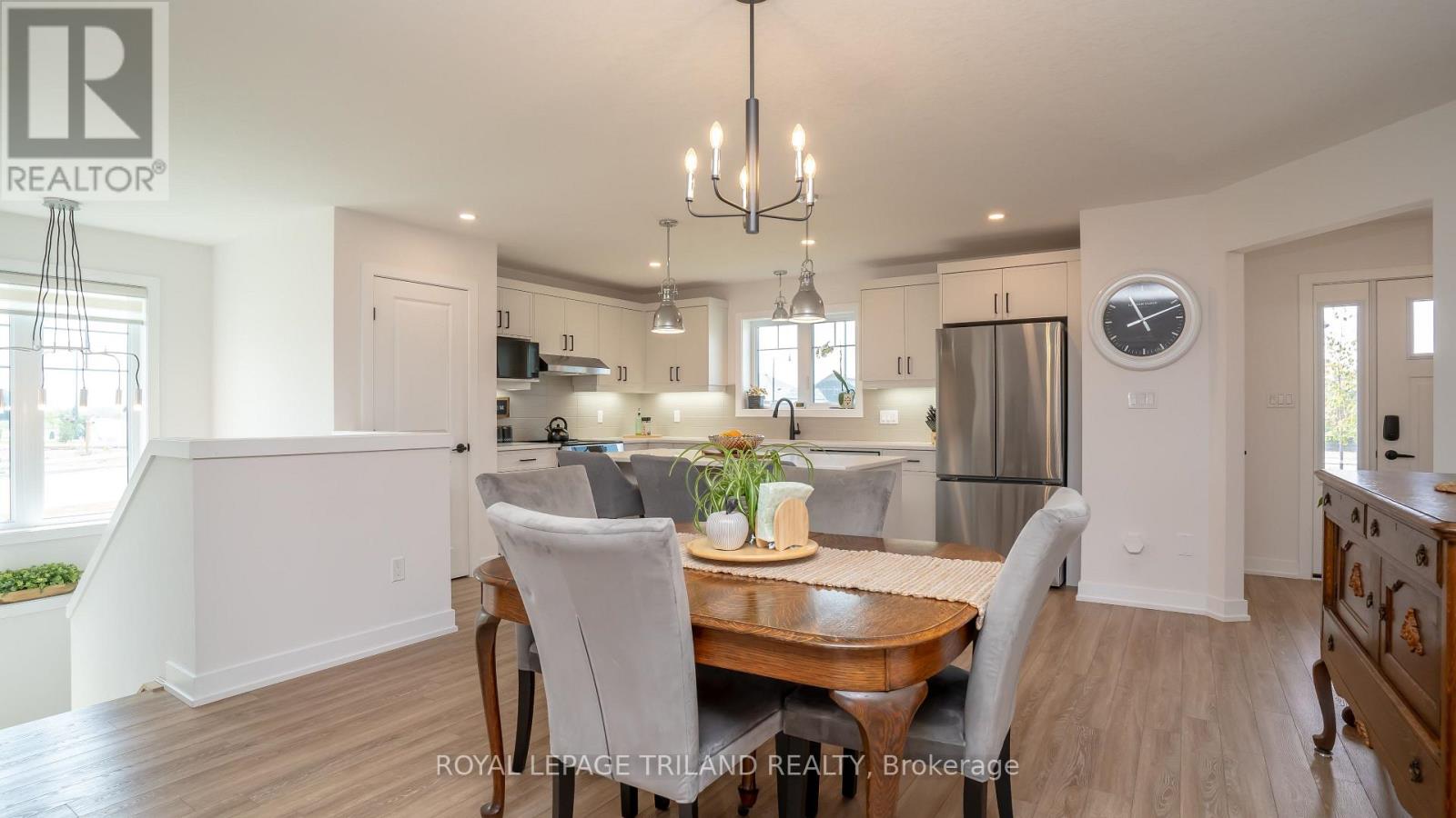 138 RENAISSANCE DRIVE - Image 22