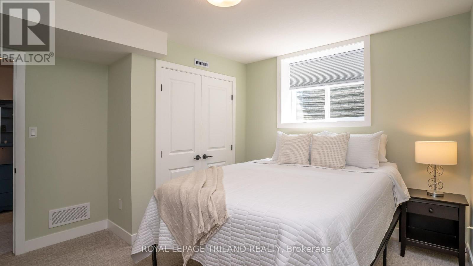 138 RENAISSANCE DRIVE - Image 25