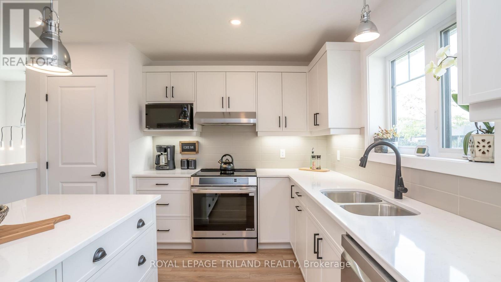 138 RENAISSANCE DRIVE - 8
