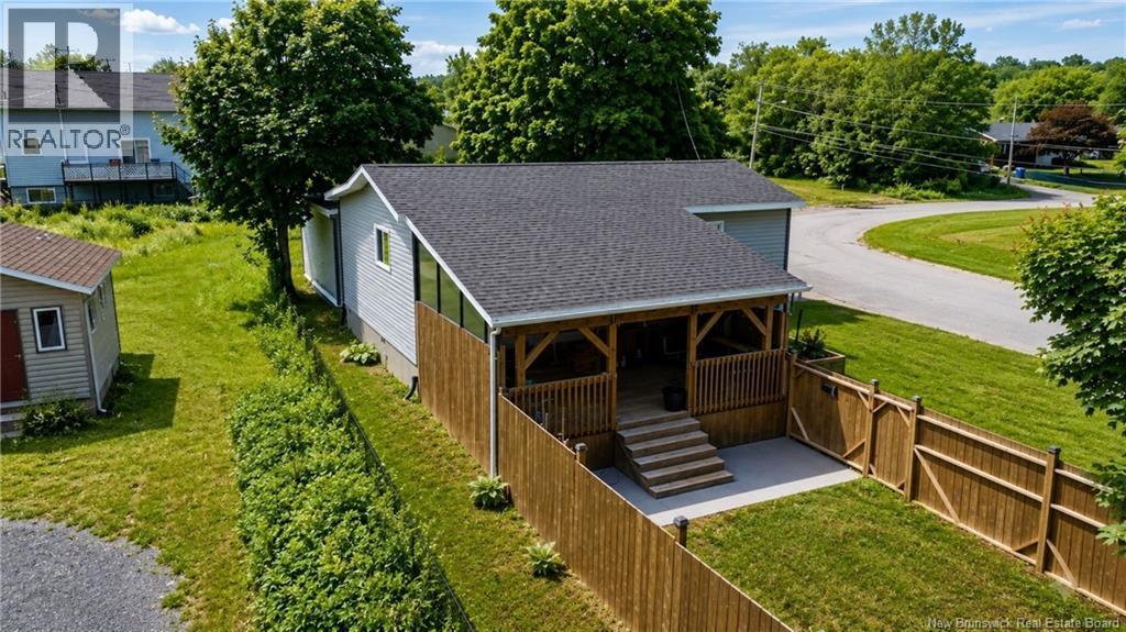 1245 ST THERESA Crescent - 4