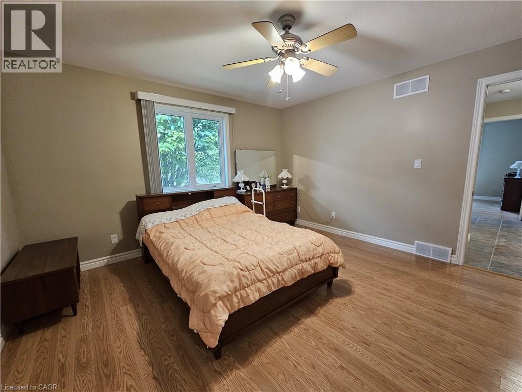 39 ROSS Avenue N - Image 30