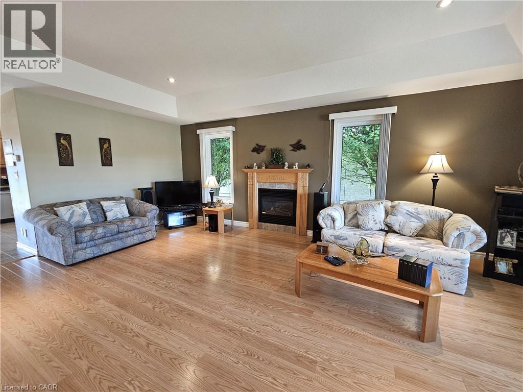 39 ROSS Avenue N - Image 16
