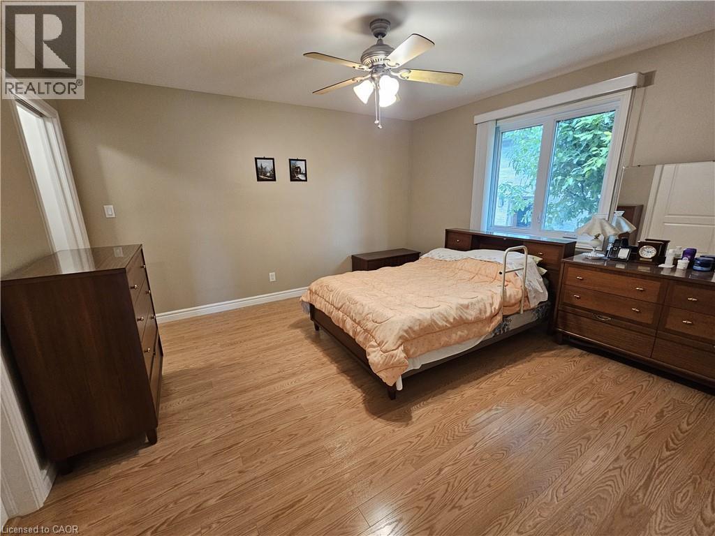 39 ROSS Avenue N - Image 29