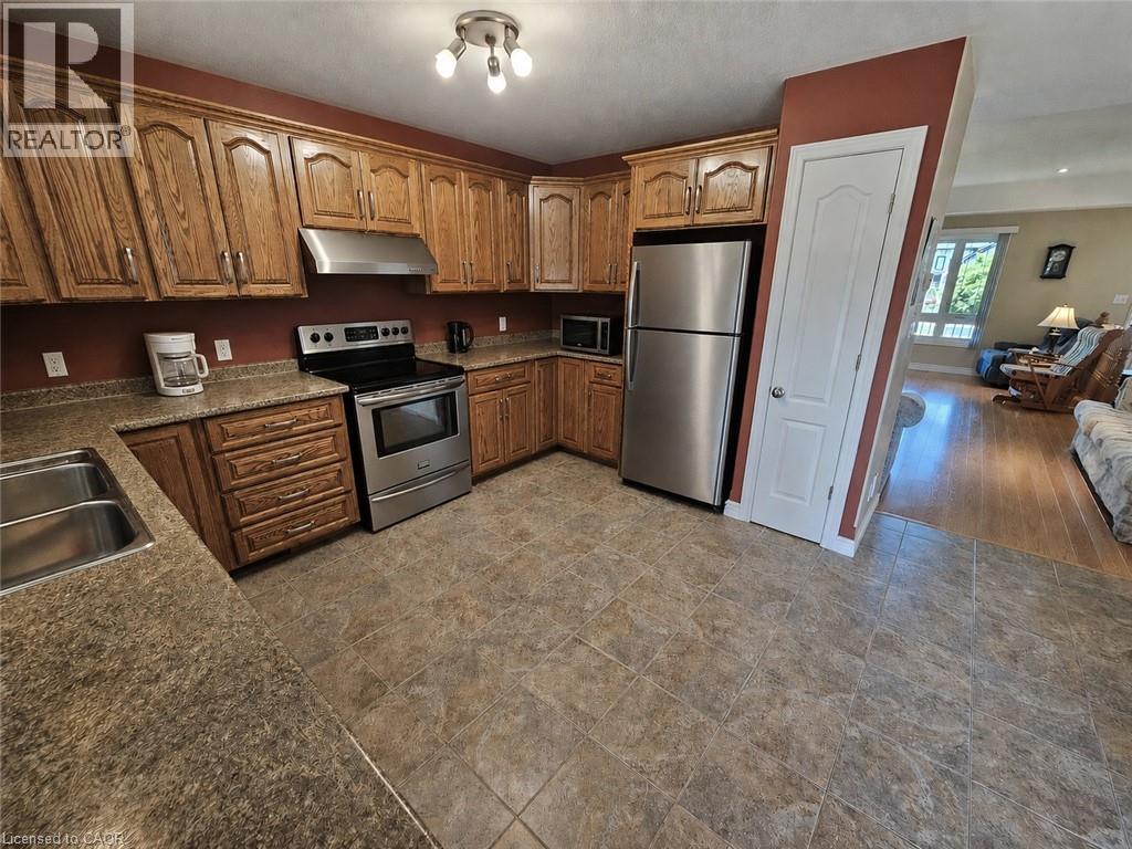 39 ROSS Avenue N - Image 22