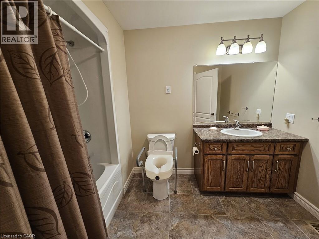 39 ROSS Avenue N - Image 32