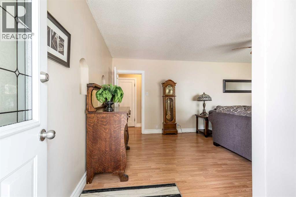 109 4 Street Southeast - Photo 5