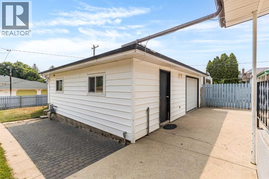 109 4 Street Southeast - Photo 42