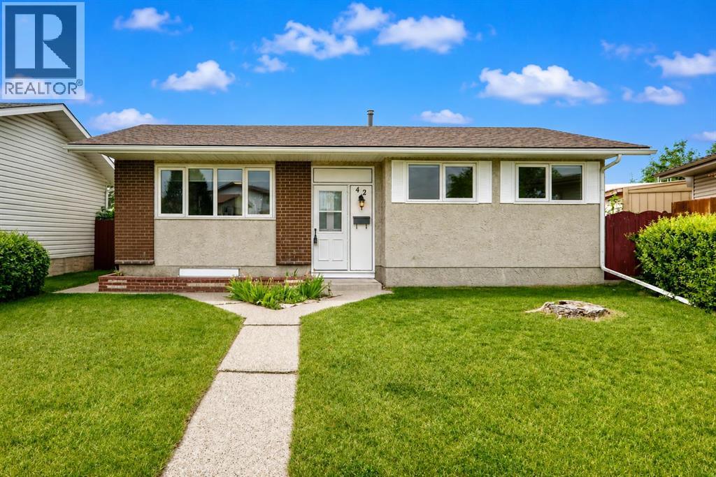 42 Rundlelawn Close NE
