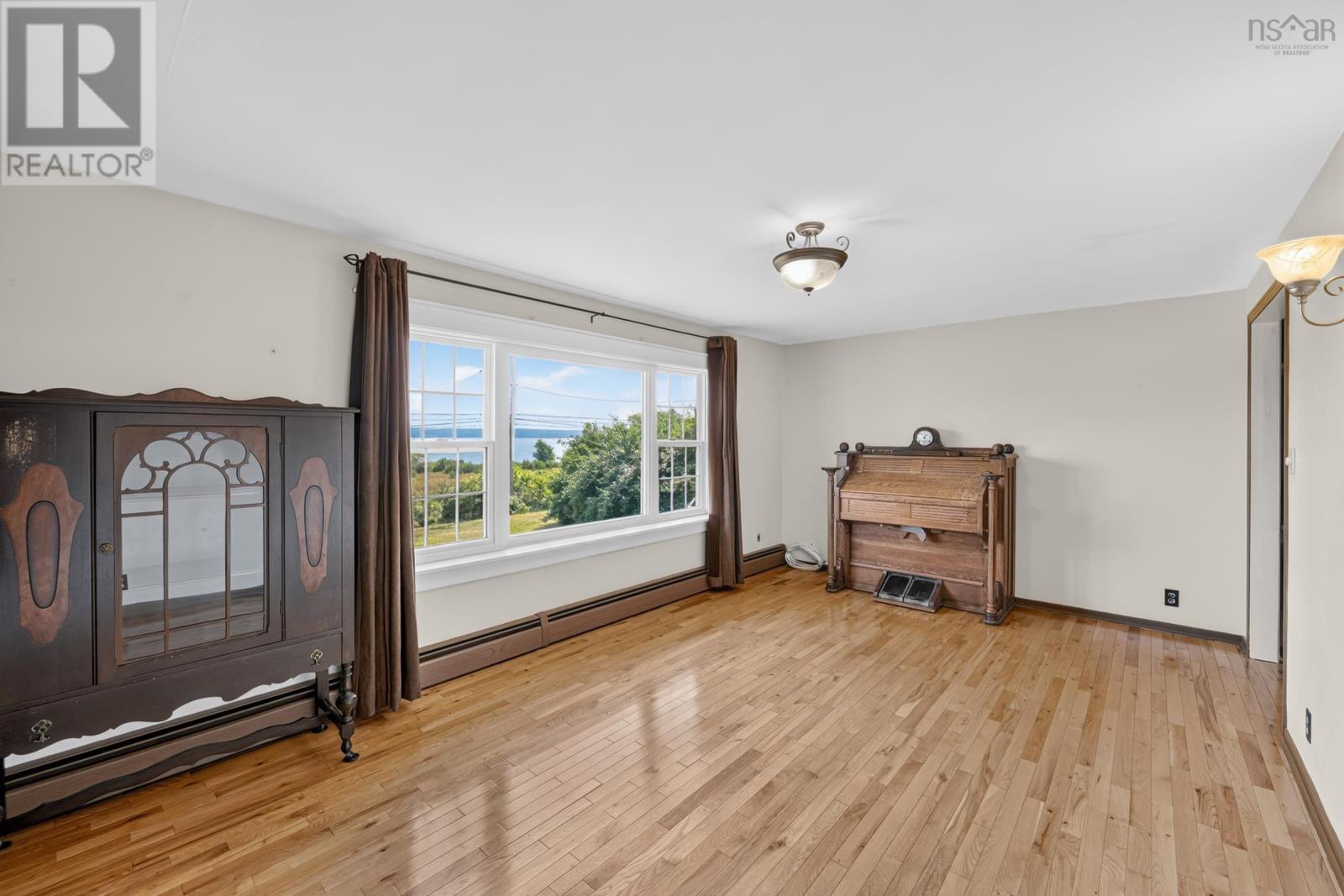 1685 Granville Road - 9