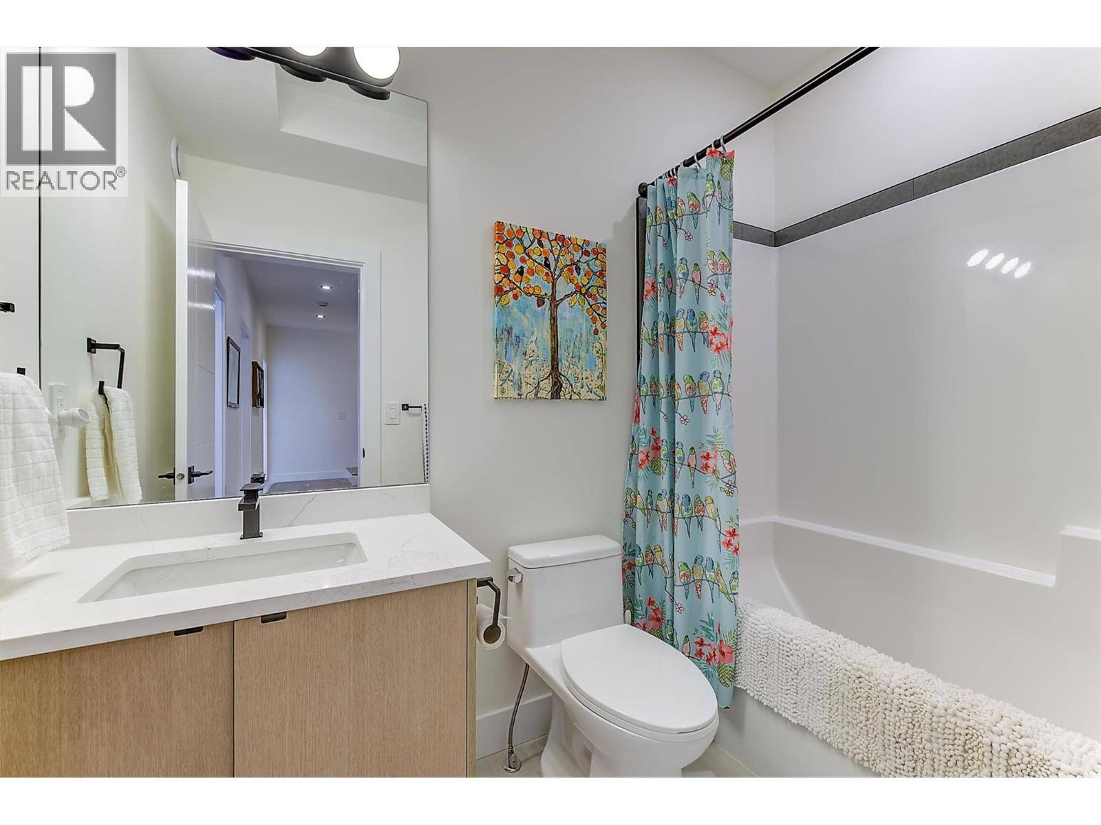 2 747 Patterson Avenue, Kelowna