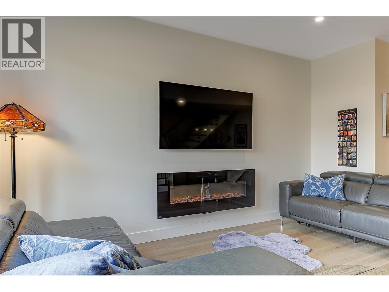 2 747 Patterson Avenue, Kelowna