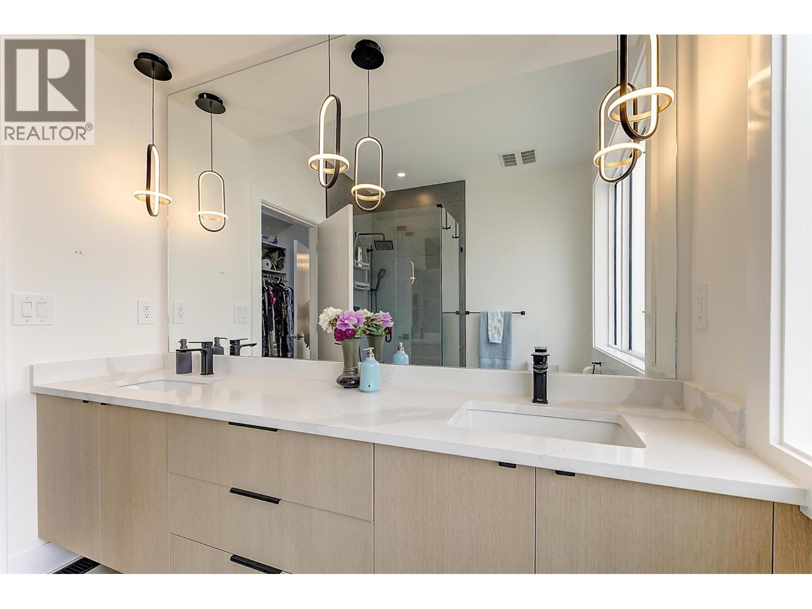 2 747 Patterson Avenue, Kelowna