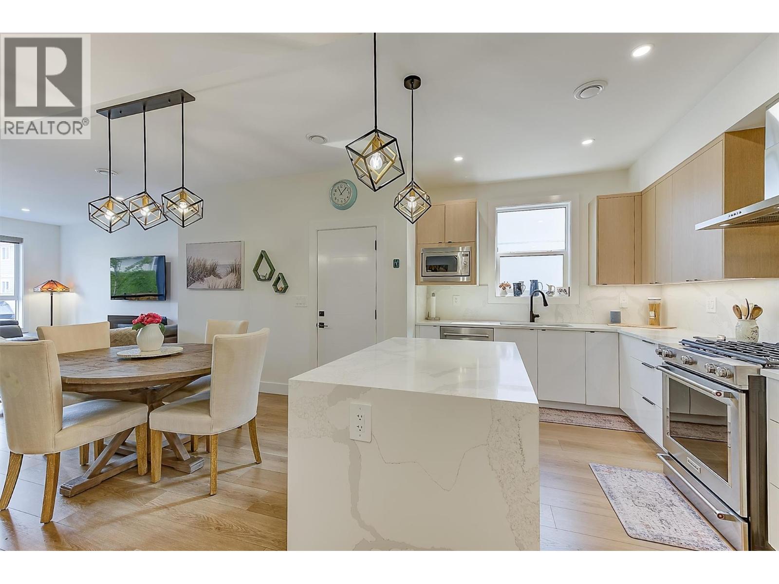2 747 Patterson Avenue, Kelowna