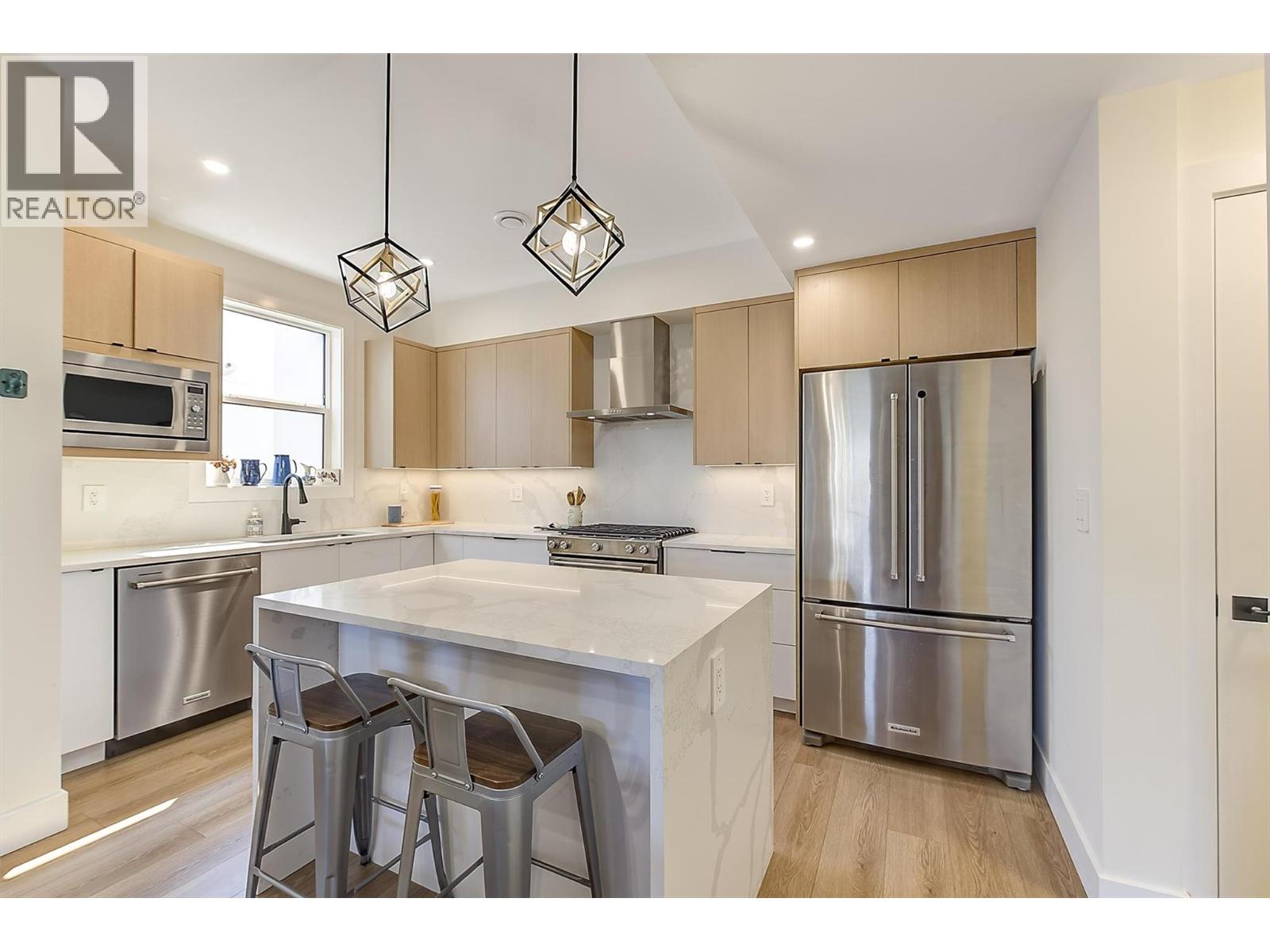 2 747 Patterson Avenue, Kelowna