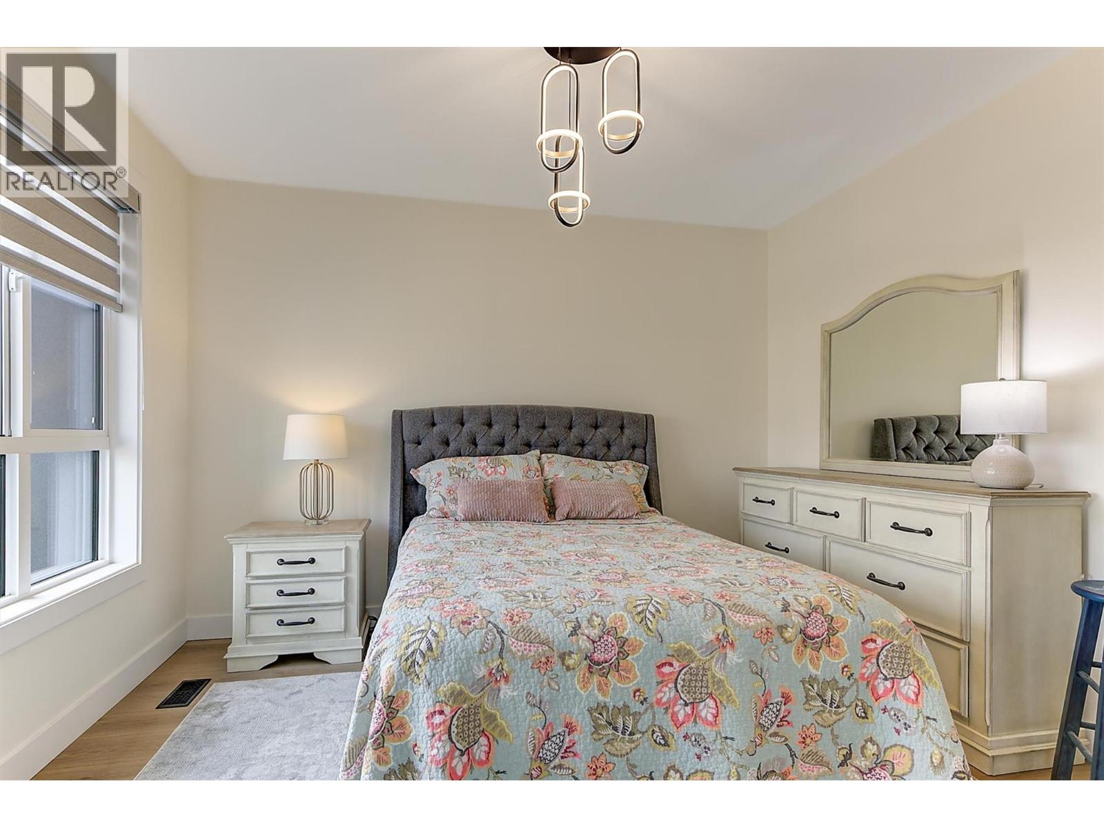 2 747 Patterson Avenue, Kelowna