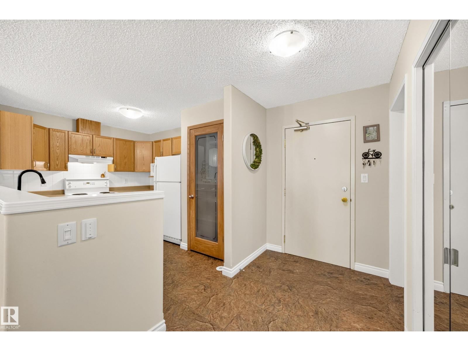 #206 7839 96 ST NW - 4