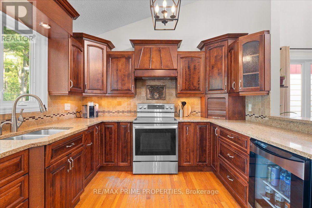 3 Bed, 3 Bath House for Sale in Ottawa – 1971 ROSEBELLA AVENUE, Ottawa – MLS# X13675942 - Image 10