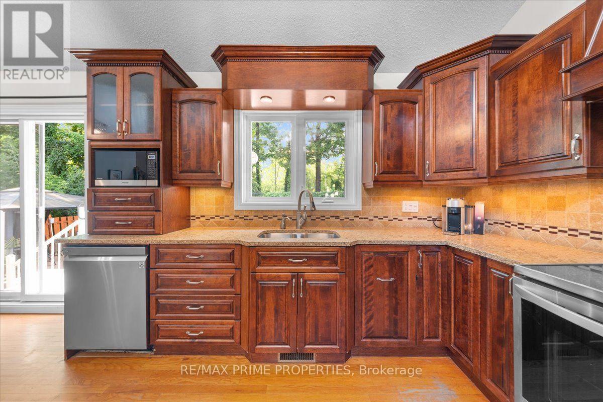 3 Bed, 3 Bath House for Sale in Ottawa – 1971 ROSEBELLA AVENUE, Ottawa – MLS# X13675942 - Image 12